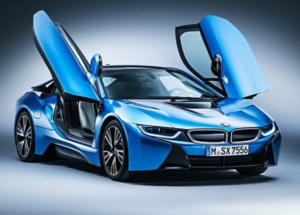 Революционен спортен автомобил от Бавария, BMW i8 е оборудван с 1,5-литров 3-цилиндров двигател с турбокомпресор, съчетан с два електрически мотора, които заедно дават мощност от 357 к.с. с ускорение до 100 км/ч за 3,6 секунди, но най-важното е скромен разход на гориво за този тип кола.

Влизането в BMW i8 не е лесно - вратите се отварят нагоре с крилца на пеперуда, седалката е близо до земята, а широкият праг е сравнително висок.